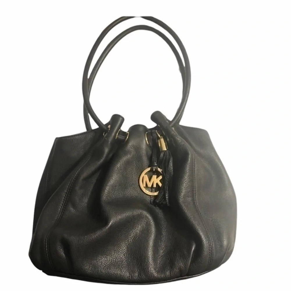 Michael kors black leather ringed tassel bag